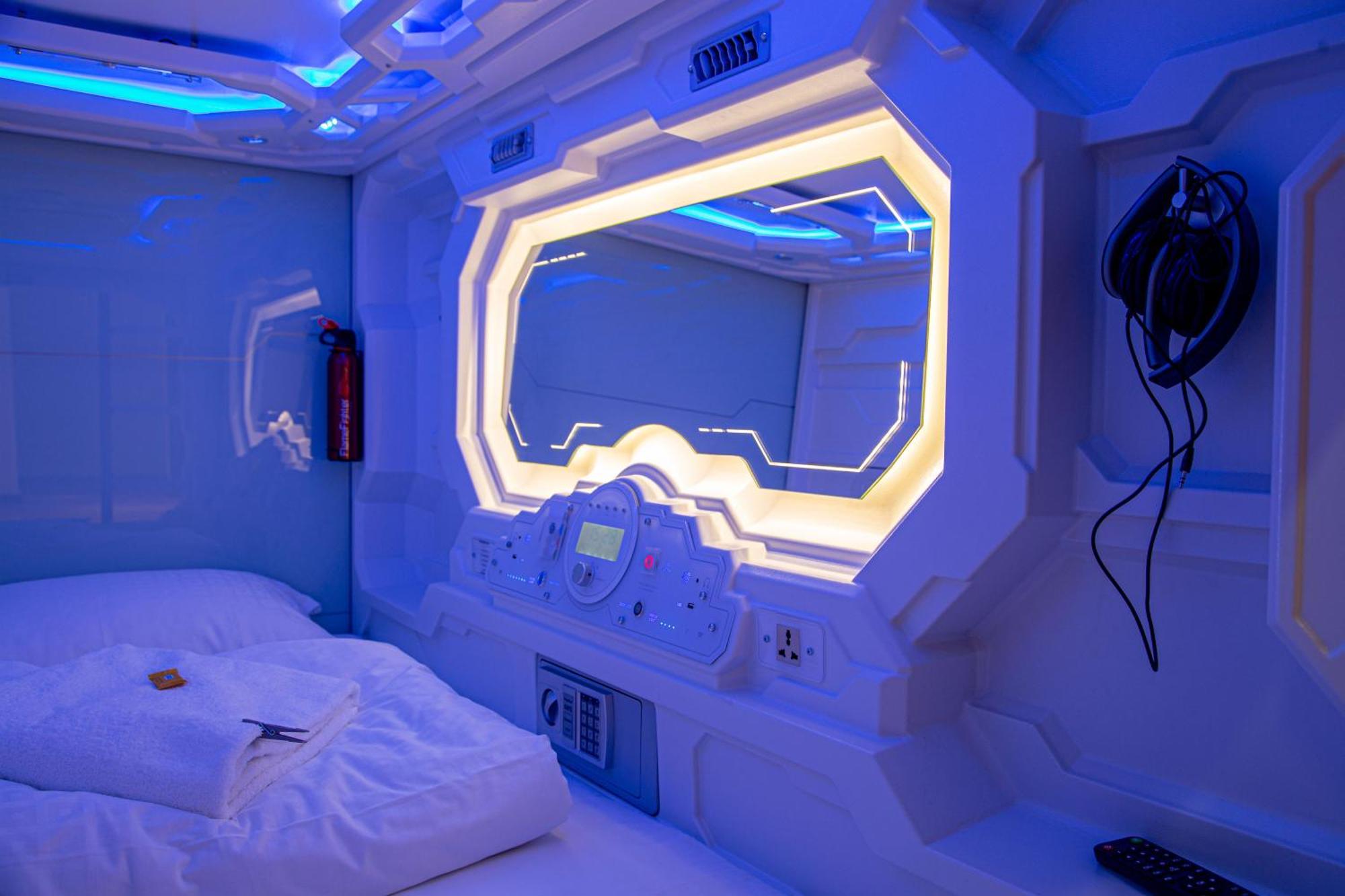 Spacehotel Καρλσρούη Εξωτερικό φωτογραφία